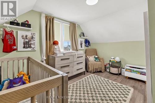 325 Crowland Avenue, Welland (Lincoln/Crowland), ON - Indoor Photo Showing Bedroom