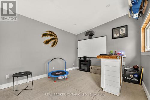 325 Crowland Avenue, Welland (Lincoln/Crowland), ON - Indoor Photo Showing Other Room