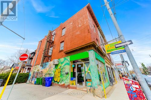 854 Bathurst Street, Toronto, ON 