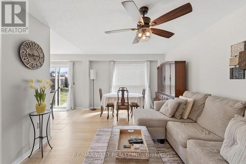 287 Mcmeeken Drive, Cambridge, ON - Indoor Photo Showing Living Room