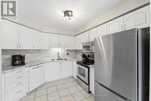 287 Mcmeeken Drive, Cambridge, ON - Indoor Photo Showing Kitchen With Double Sink