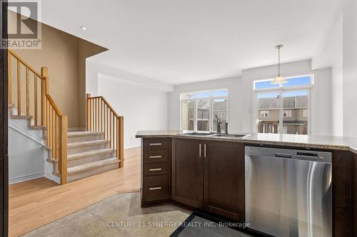 430 Foxhall Way, Ottawa, ON - Indoor Photo Showing Kitchen
