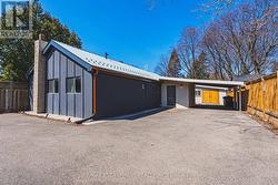 121 PAISLEY BOULEVARD E  Mississauga, ON L5A 1P6