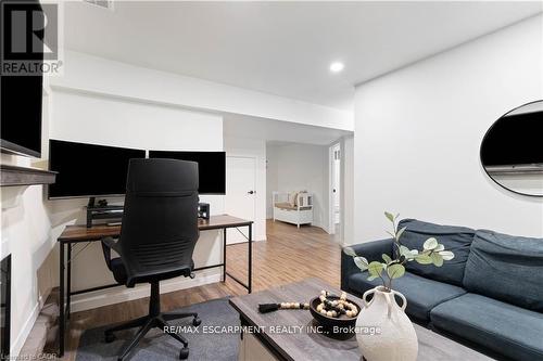 18 Flanders Avenue, St. Catharines, ON - Indoor Photo Showing Office