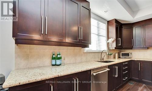 318 Rywalk Circle, Ottawa, ON - Indoor Photo Showing Kitchen With Upgraded Kitchen
