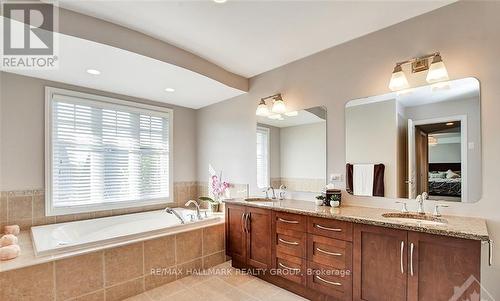 318 Rywalk Circle, Ottawa, ON - Indoor Photo Showing Bathroom