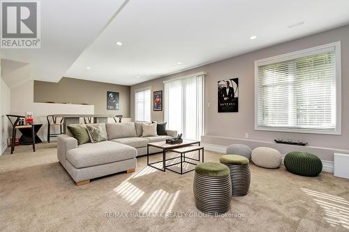 318 Rywalk Circle, Ottawa, ON - Indoor Photo Showing Living Room