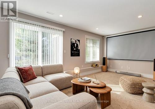 318 Rywalk Circle, Ottawa, ON - Indoor Photo Showing Living Room