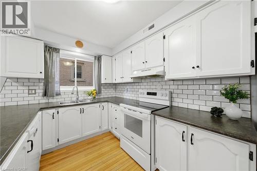 15 Finch Place, Hamilton, ON - Indoor Photo Showing Kitchen