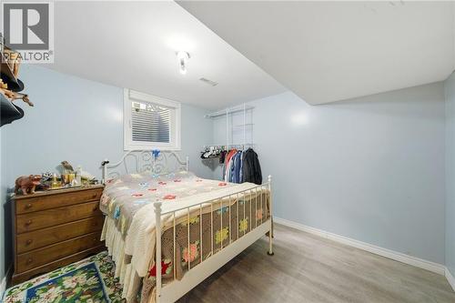15 Finch Place, Hamilton, ON - Indoor Photo Showing Bedroom