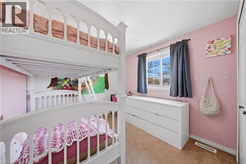 15 Finch Place, Hamilton, ON - Indoor Photo Showing Bedroom
