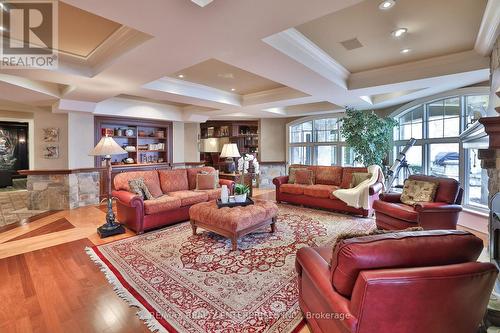 872 Whittier Crescent, Mississauga, ON - Indoor Photo Showing Living Room