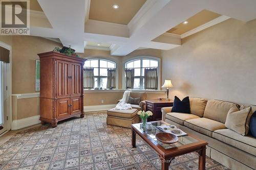872 Whittier Crescent, Mississauga, ON - Indoor Photo Showing Living Room