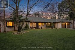 140 SANDRINGHAM DRIVE Toronto, ON M3H 1E3