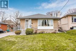 32 DEEVALE ROAD Toronto, ON M3M 1Z3