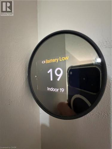 Detailed view of a textured wall - 45 Brookfield Crescent, Kitchener, ON - 