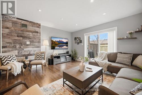 50 Westmount Road, Kitchener, ON - Indoor Photo Showing Living Room