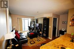 703 - 736 SPADINA AVENUE Toronto, ON M5S 2J2