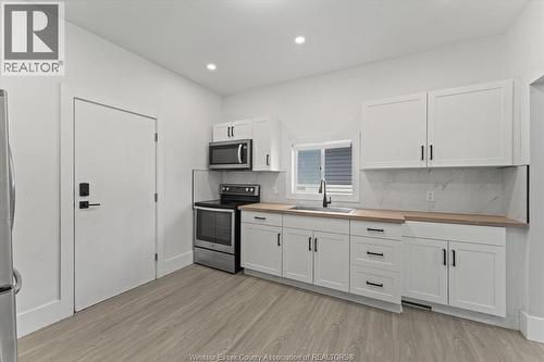 371 Curry, Windsor, ON - Indoor Photo Showing Kitchen