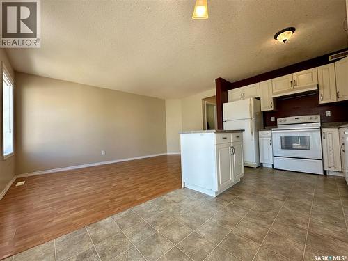 38 103 Banyan Crescent, Saskatoon, SK - Indoor Photo Showing Kitchen