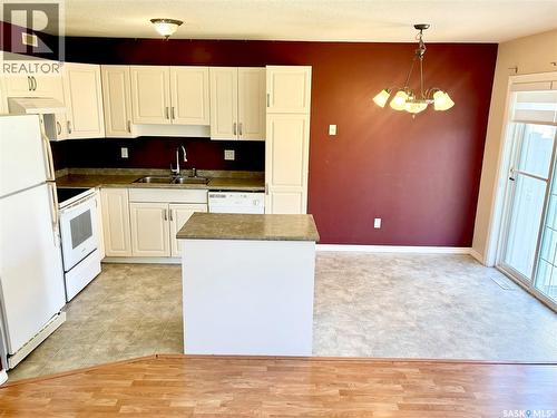 38 103 Banyan Crescent, Saskatoon, SK - Indoor Photo Showing Kitchen With Double Sink