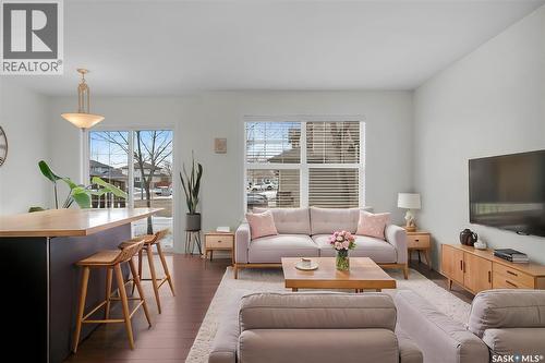 202 615 Lynd Crescent, Saskatoon, SK - Indoor Photo Showing Living Room