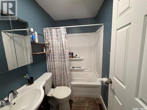 643 3Rd Street W, Shaunavon, SK - Indoor Photo Showing Bathroom