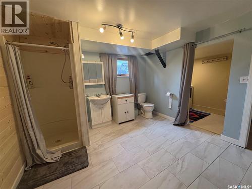 643 3Rd Street W, Shaunavon, SK - Indoor Photo Showing Bathroom