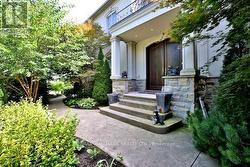 28 CLARKHILL STREET Toronto, ON M2R 2G7