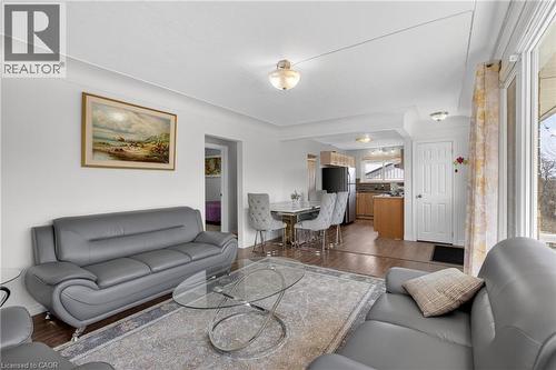 270 Mausser Avenue, Kitchener, ON - Indoor Photo Showing Living Room