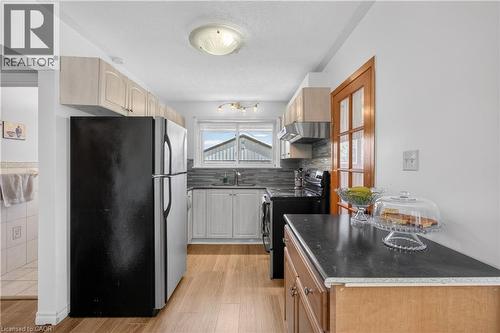 270 Mausser Avenue, Kitchener, ON - Indoor Photo Showing Kitchen