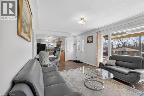 270 Mausser Avenue, Kitchener, ON - Indoor Photo Showing Living Room
