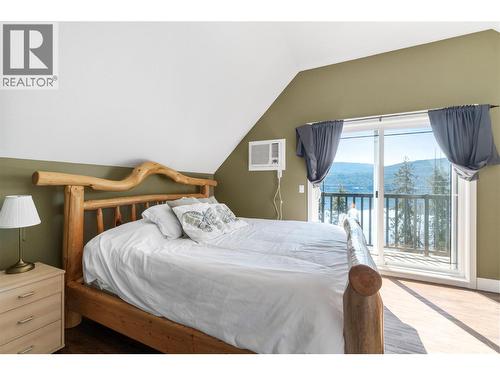7577 Squilax Anglemont Road, Anglemont, BC - Indoor Photo Showing Bedroom