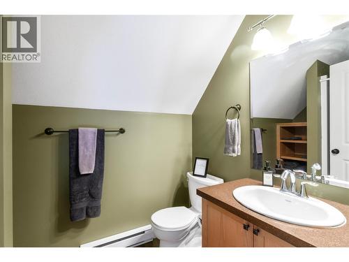 7577 Squilax Anglemont Road, Anglemont, BC - Indoor Photo Showing Bathroom