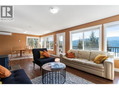 7577 Squilax Anglemont Road, Anglemont, BC - Indoor Photo Showing Living Room