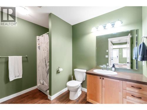 7577 Squilax Anglemont Road, Anglemont, BC - Indoor Photo Showing Bathroom