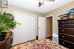 This room offers a double closet. - 