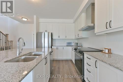 48 Wyn Wood Lane, Orillia, ON - Indoor Photo Showing Kitchen With Stainless Steel Kitchen With Double Sink With Upgraded Kitchen