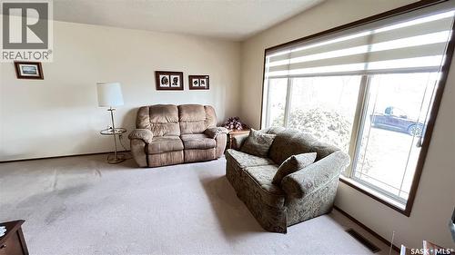 211 Maple Street, Maple Creek, SK - Indoor Photo Showing Living Room