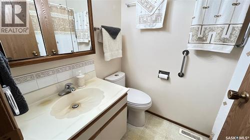 211 Maple Street, Maple Creek, SK - Indoor Photo Showing Bathroom