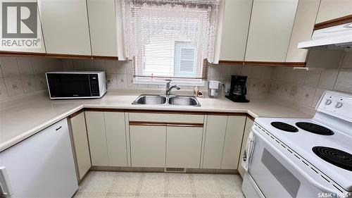 211 Maple Street, Maple Creek, SK - Indoor Photo Showing Kitchen With Double Sink