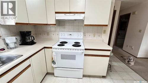211 Maple Street, Maple Creek, SK - Indoor Photo Showing Kitchen