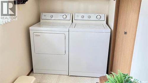 211 Maple Street, Maple Creek, SK - Indoor Photo Showing Laundry Room