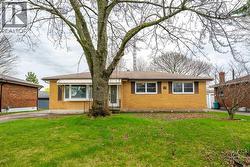 28 HIGHLAND DRIVE Wallaceburg, ON N8A 2K4