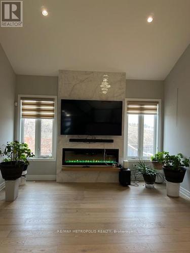 1017 Riverbend Road, London South, ON - Indoor Photo Showing Living Room With Fireplace
