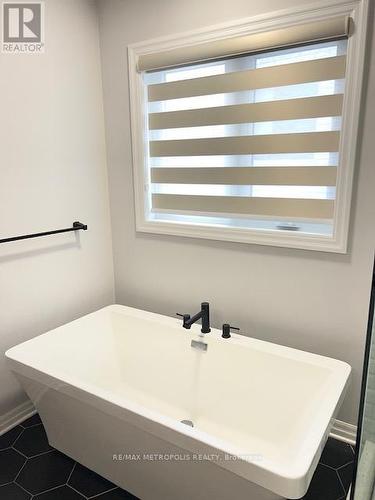 1017 Riverbend Road, London South, ON - Indoor Photo Showing Bathroom