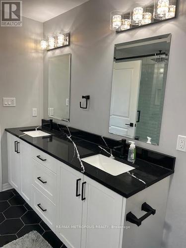1017 Riverbend Road, London South, ON - Indoor Photo Showing Bathroom