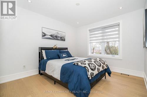 30 Kellythorne Drive, Toronto, ON - Indoor Photo Showing Bedroom