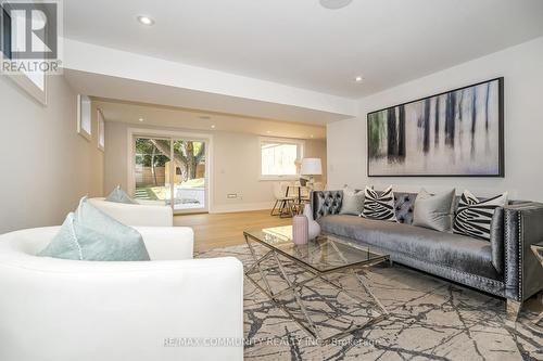 30 Kellythorne Drive, Toronto, ON - Indoor Photo Showing Living Room
