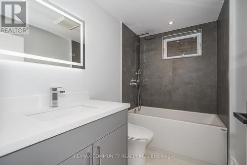 30 Kellythorne Drive, Toronto, ON - Indoor Photo Showing Bathroom